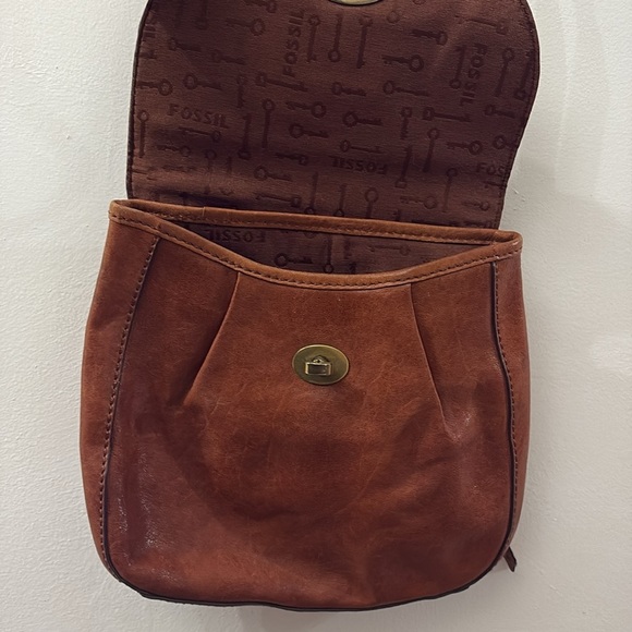 Fossil Brown Leather Crossbody Bag - great condition - adjustable straps - Picture 4 of 8